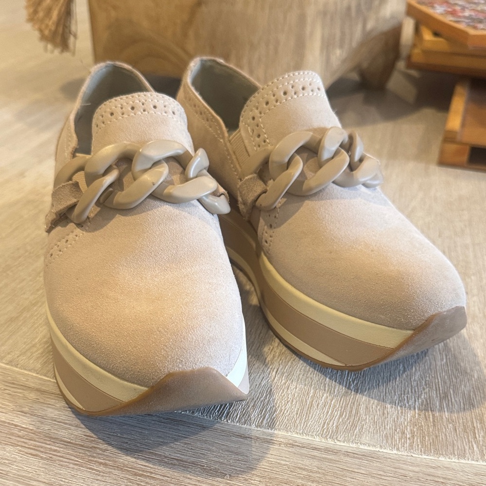 Dolce Vita Beige Mules with Chunky Chain